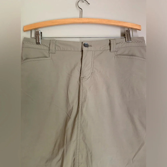 Eddie Bauer Horizon Skort - Size 4- tan khaki - Picture 2 of 7